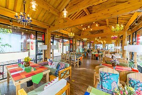 C'est La Vie Boutique Inn