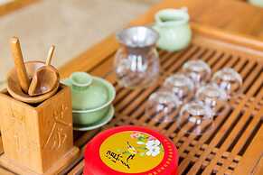 C'est La Vie Boutique Inn