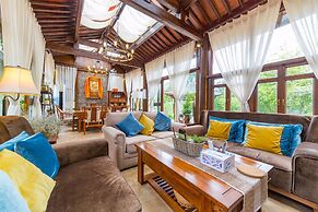 C'est La Vie Boutique Inn