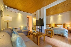 C'est La Vie Boutique Inn