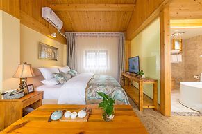 C'est La Vie Boutique Inn