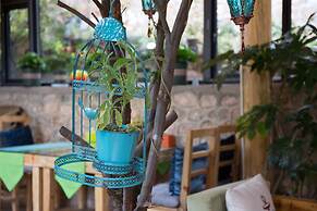 C'est La Vie Boutique Inn