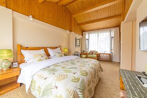 C'est La Vie Boutique Inn