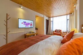 C'est La Vie Boutique Inn