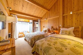 C'est La Vie Boutique Inn