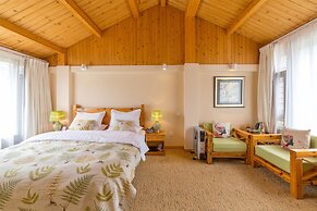 C'est La Vie Boutique Inn