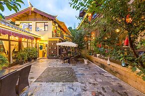 C'est La Vie Boutique Inn