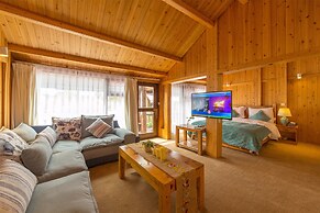 C'est La Vie Boutique Inn