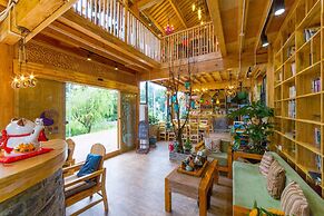 C'est La Vie Boutique Inn