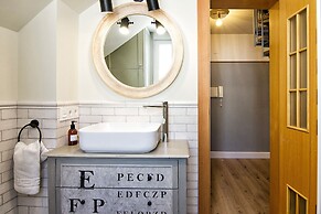 Chezmoihomes Duplex Cathedral