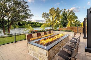 Courtyard by Marriott Appleton Riverfront
