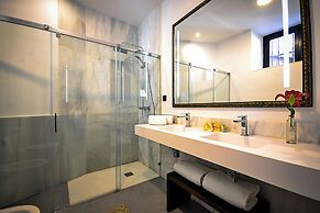 Legado Alcázar Hotel