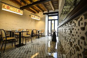 Legado Alcázar Hotel