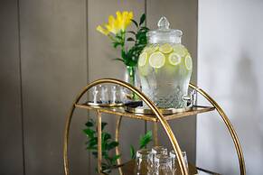 Legado Alcázar Hotel