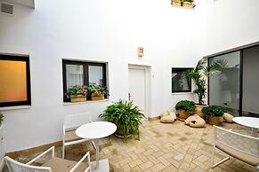 Legado Alcázar Hotel