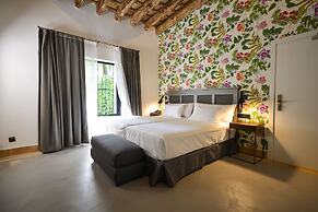 Legado Alcázar Hotel