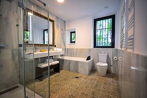 Legado Alcázar Hotel