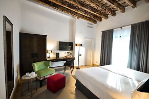 Legado Alcázar Hotel