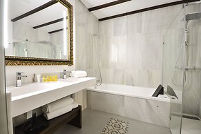 Legado Alcázar Hotel