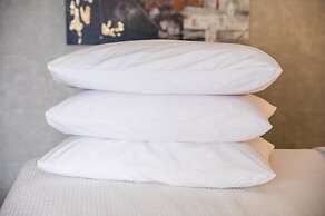 Days Inn by Wyndham 100 Mile House