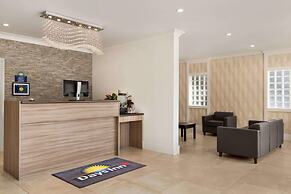 Days Inn by Wyndham 100 Mile House