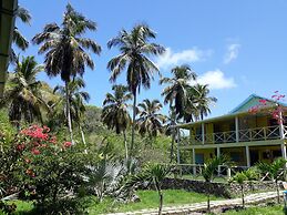 YELLOW HOME PROVIDENCE ISLAND