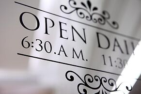 Violet Tower at Khaosan Palace