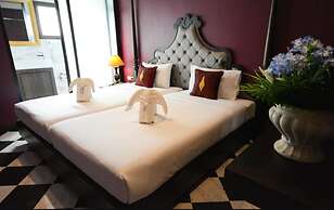 Violet Tower at Khaosan Palace