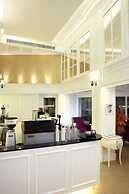 Violet Tower at Khaosan Palace