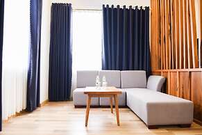 Cavilla Hotel & Apartment