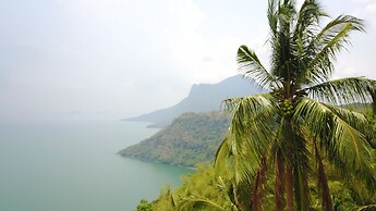Noni's Resort