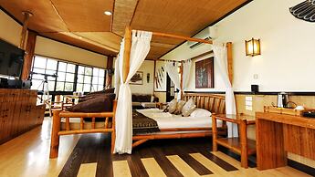 Noni's Resort