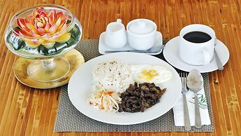 Noni's Resort