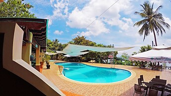 Noni's Resort