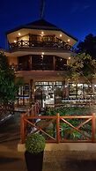 Noni's Resort