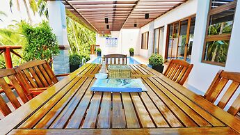 Noni's Resort