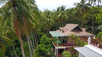Noni's Resort