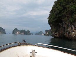 Melina's Beach Front Bungalow