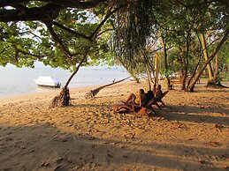 Melina's Beach Front Bungalow