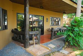 Melina's Beach Front Bungalow