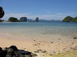 Melina's Beach Front Bungalow