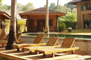 Melina's Beach Front Bungalow