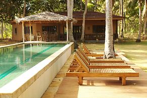 Melina's Beach Front Bungalow