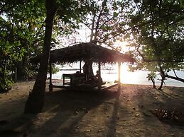 Melina's Beach Front Bungalow