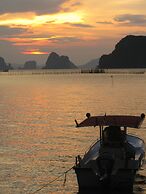 Melina's Beach Front Bungalow