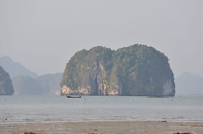 Melina's Beach Front Bungalow