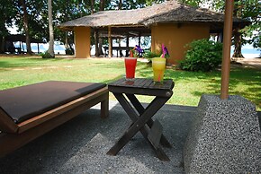 Melina's Beach Front Bungalow