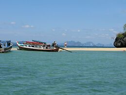 Melina's Beach Front Bungalow