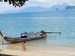 Melina's Beach Front Bungalow