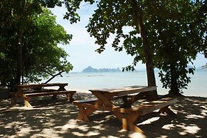 Melina's Beach Front Bungalow